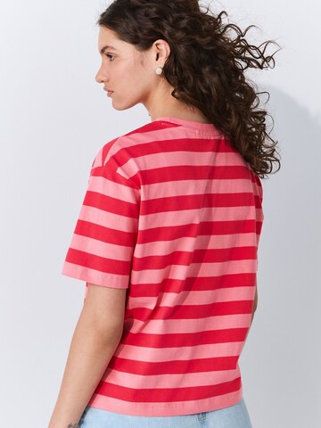 Tricou de la Next pe roz