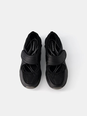 Bershka Platform trainers in Black