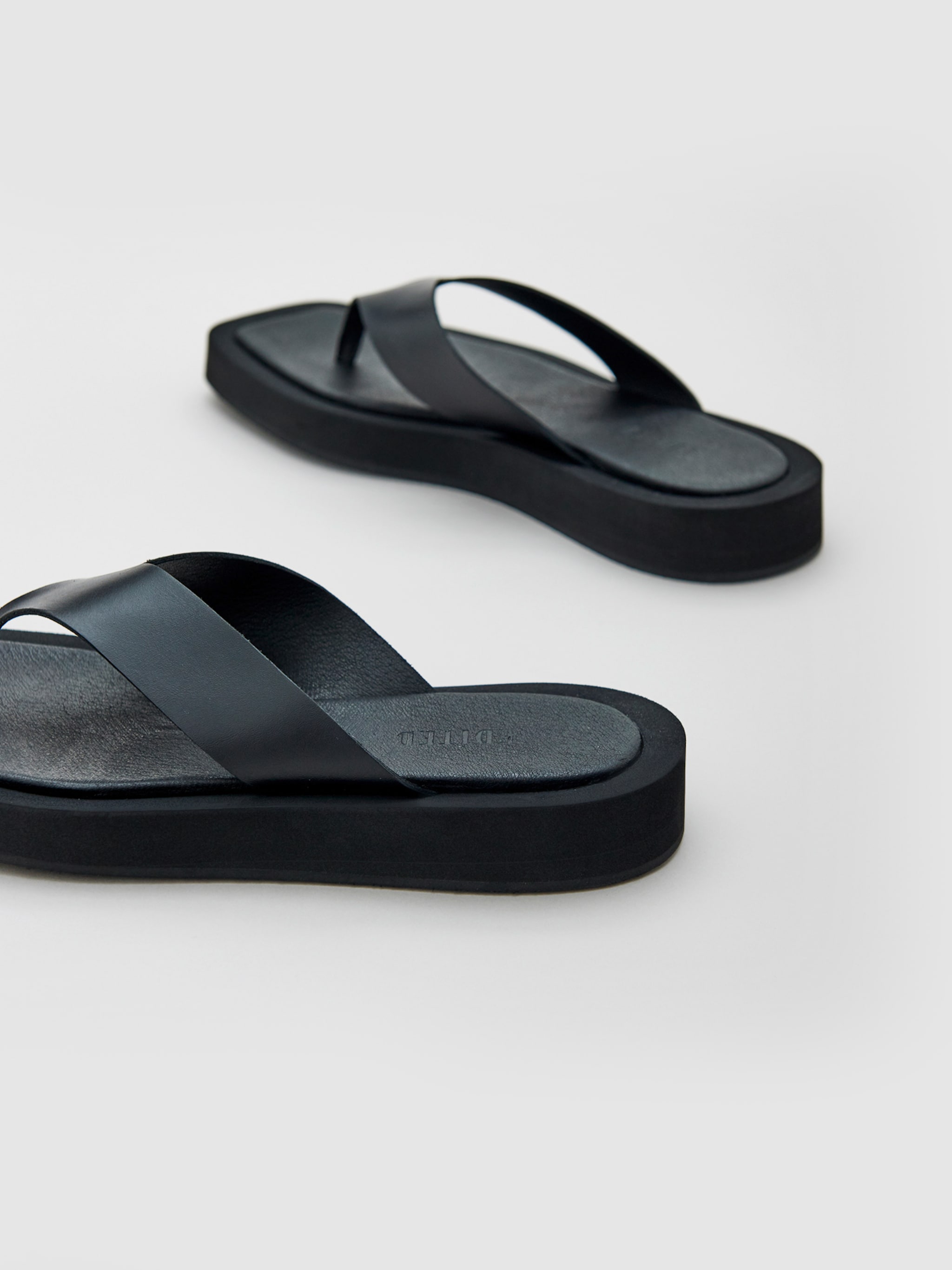 EDITED Producten Teenslipper 'Keana' Zwart
