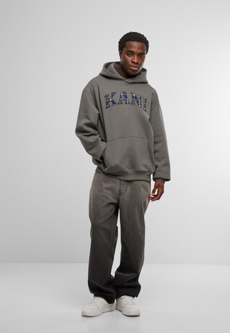 Karl Kani Sweatshirt 'Serif' in Grau