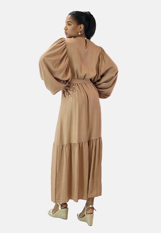 Elara Kjole 'Abaya' i beige