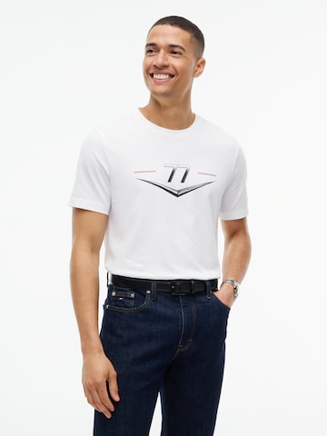 Tricou 'TH X CF1 DRIVERS CHEVRON' de la TOMMY HILFIGER pe alb: față