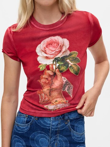 Tricou de la Desigual pe roșu