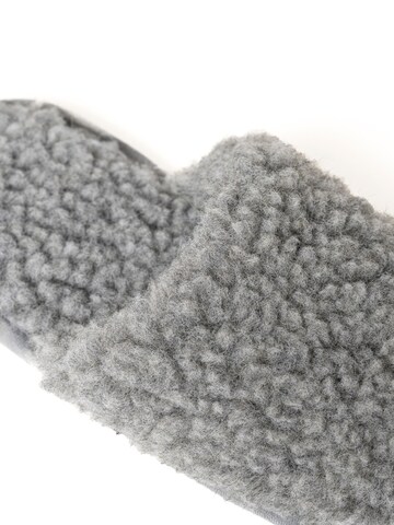 Gottstein Slippers 'Curly Wool Curly Wool' in Grey