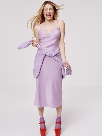 purpurinė Daahls by Emma Roberts exclusively for ABOUT YOU Suknelė 'Romy': priekis