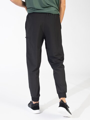 Tapered Pantaloni sport de la Spyder pe negru