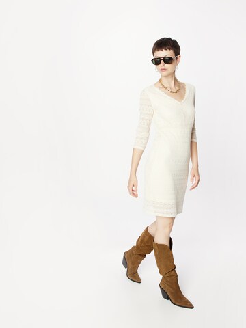 Rochie 'CHIKKA' de la VILA pe bej