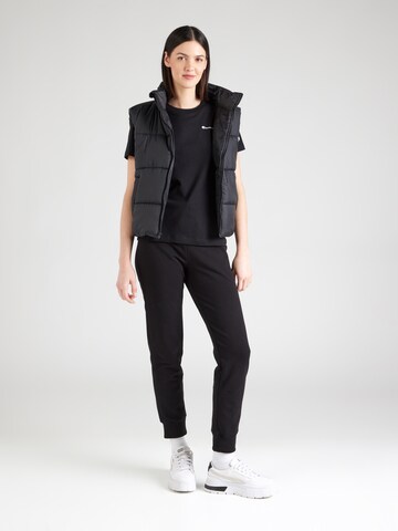 Maglietta di Champion Authentic Athletic Apparel in nero