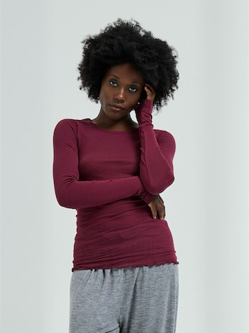 Seamless Basic Shirt in Rood: voorkant