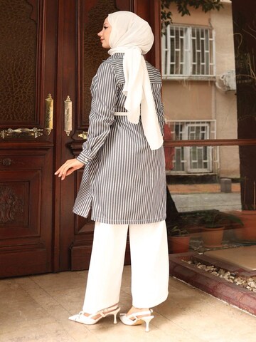 MODAMIHRAM Tunic in Black