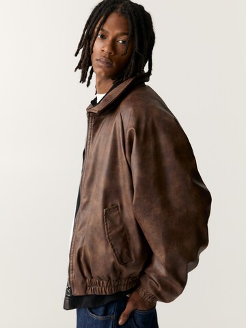 Pull&Bear Tussenjas in Bruin
