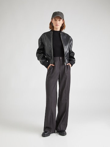 PIECES Loose fit Pleated Pants 'CAMIL' in Grey