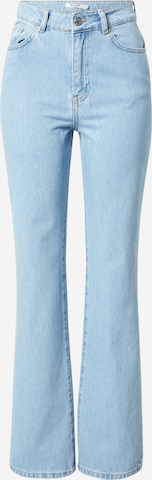 NA-KD Flared Jeans in Blauw: voorkant