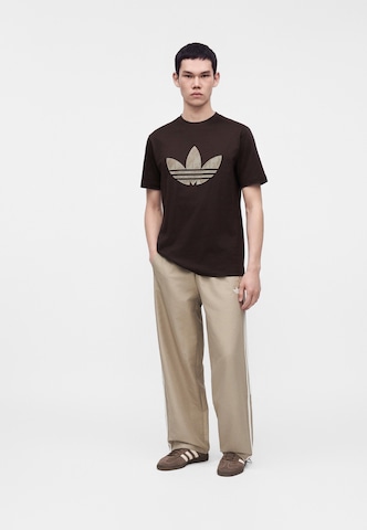 ADIDAS ORIGINALS Μπλουζάκι σε καφέ