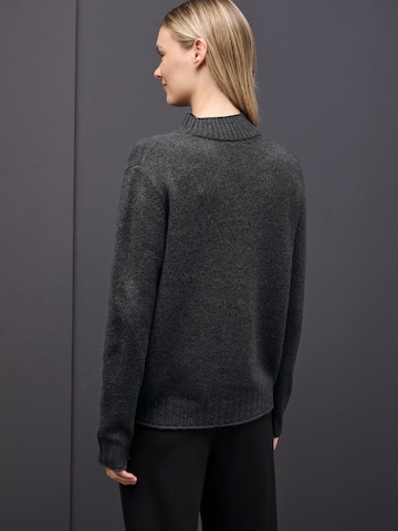 STREET ONE Sweter w kolorze szary