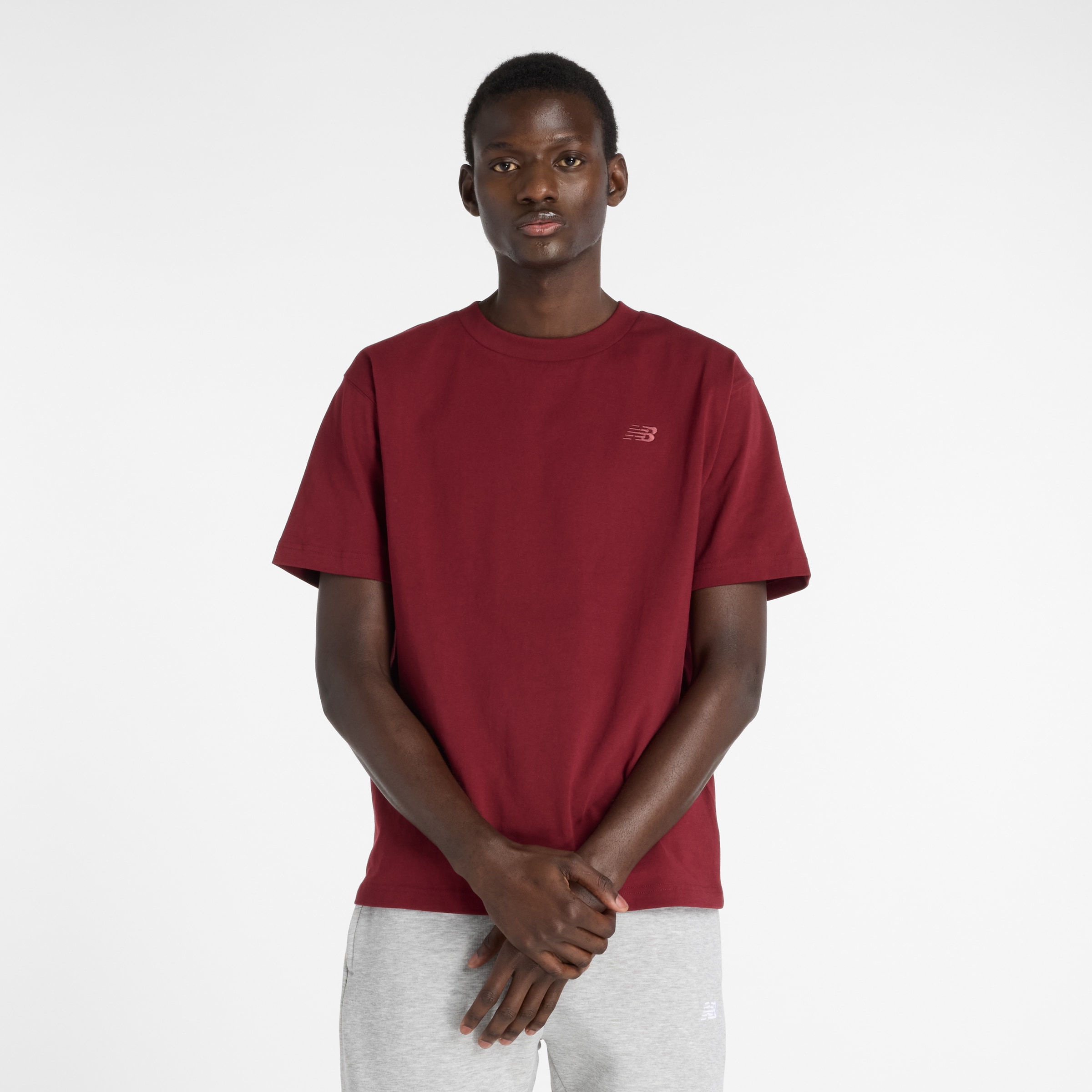 T-Shirt 'Athletics' new balance en rouge : devant