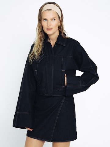 ABOUT YOU x Toni Garrn Between-Season Jacket 'Julia' in Blue: front