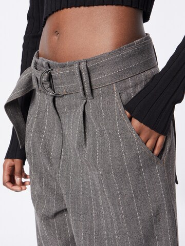 Wide leg Pantaloni cutați de la SECOND FEMALE pe gri