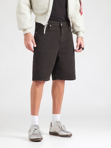 NORSE PROJECTS Широка кройка Дънки 'Korshavn' в черно: отпред