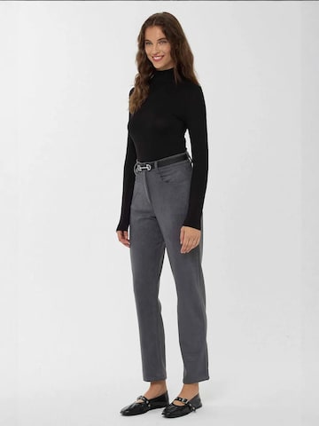 Hiccup - Slimfit Calças em cinzento