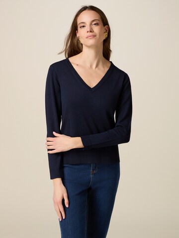 Pullover di oltre in blu: frontale