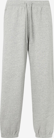 Abercrombie & FitchTapered Hlače 'ESSENTIAL' - siva boja: prednji dio