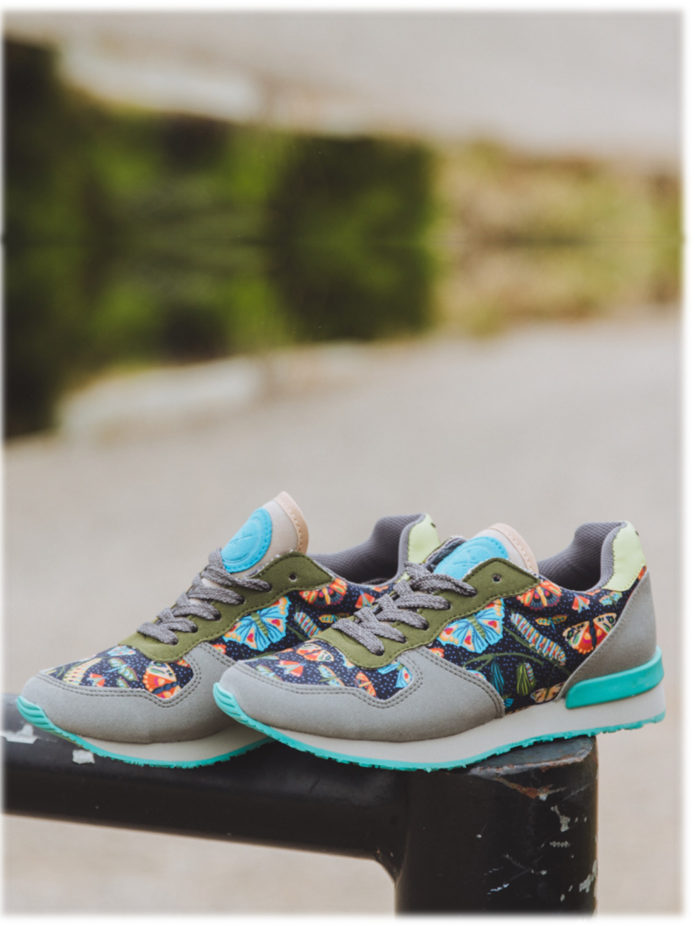 inkkas Sneaker low 'Inkkas Flutterby Sneaker – Handgefertigter Damen-Sneaker aus veganem „Wildleder“'‌ in Mischfarben