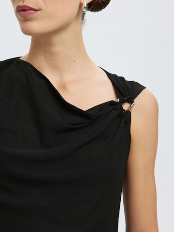 Top di SELECTED in nero