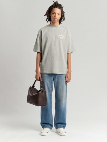 Mansour Shirt 'Paris College T-shirt' in Grijs: voorkant