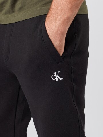 Calvin Klein Jeans - Tapered Pantalón en negro