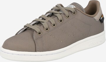 ADIDAS ORIGINALS Низкие кроссовки 'Stan Smith' в Серый: спереди