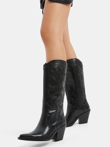Bershka Cowboy Boots in Black: front