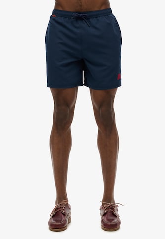 Shorts de bain 'Essential' Superdry en bleu : devant