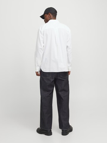 JACK & JONES - Ajuste confortable Camisa 'JORMARGATE' en blanco