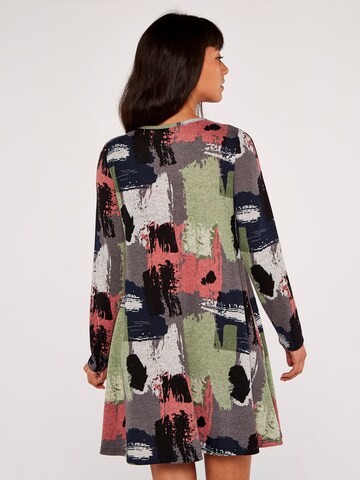 Robe Apricot en gris