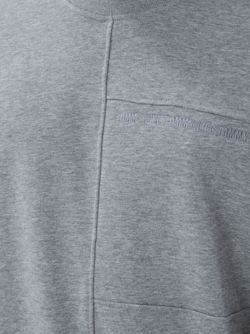Tommy Life - Sweatshirt em cinzento