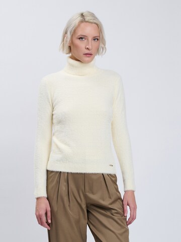 Pullover di Influencer in beige: frontale