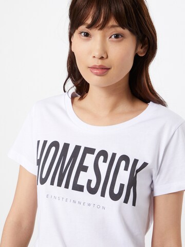 EINSTEIN & NEWTON T-shirt 'Homesick' i vit