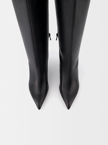 Bershka Stiefel in Schwarz