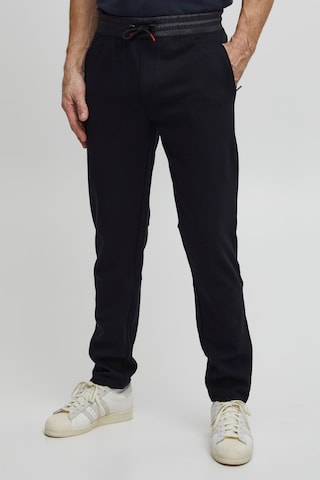 FQ1924 Regular Pants in Black: front