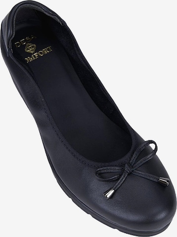 Desa Ballerina 'DESA Damen DesaComfort Ballerinas aus Leder mit Keilabsatz und Schleifendetail' in Schwarz: Vorderseite