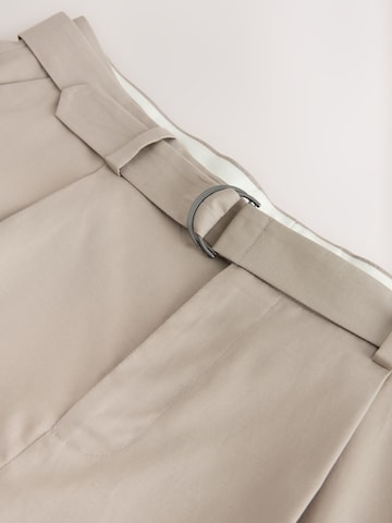 Loosefit Pantaloni con piega frontale di Next in beige