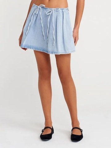 Gonna di Dilvin in blu: frontale