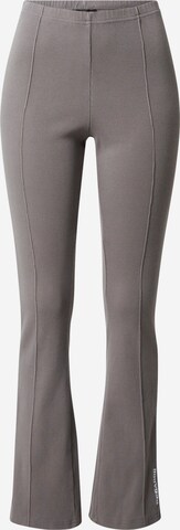 évasé Pantalon Pegador en gris : devant