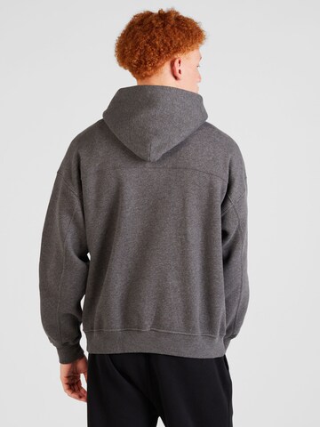 Abercrombie & Fitch - Sweatshirt 'ESS' em cinzento