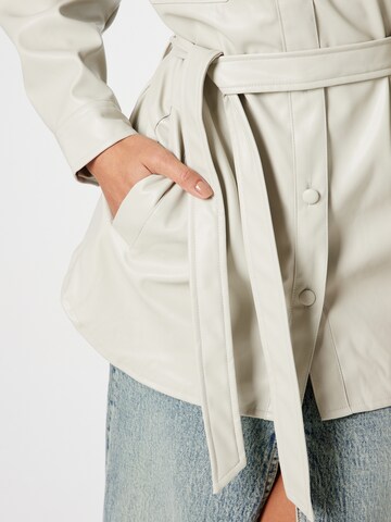 BRAVE SOUL Between-Season Jacket in White