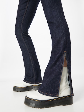 QS Flared Jeans in Blauw