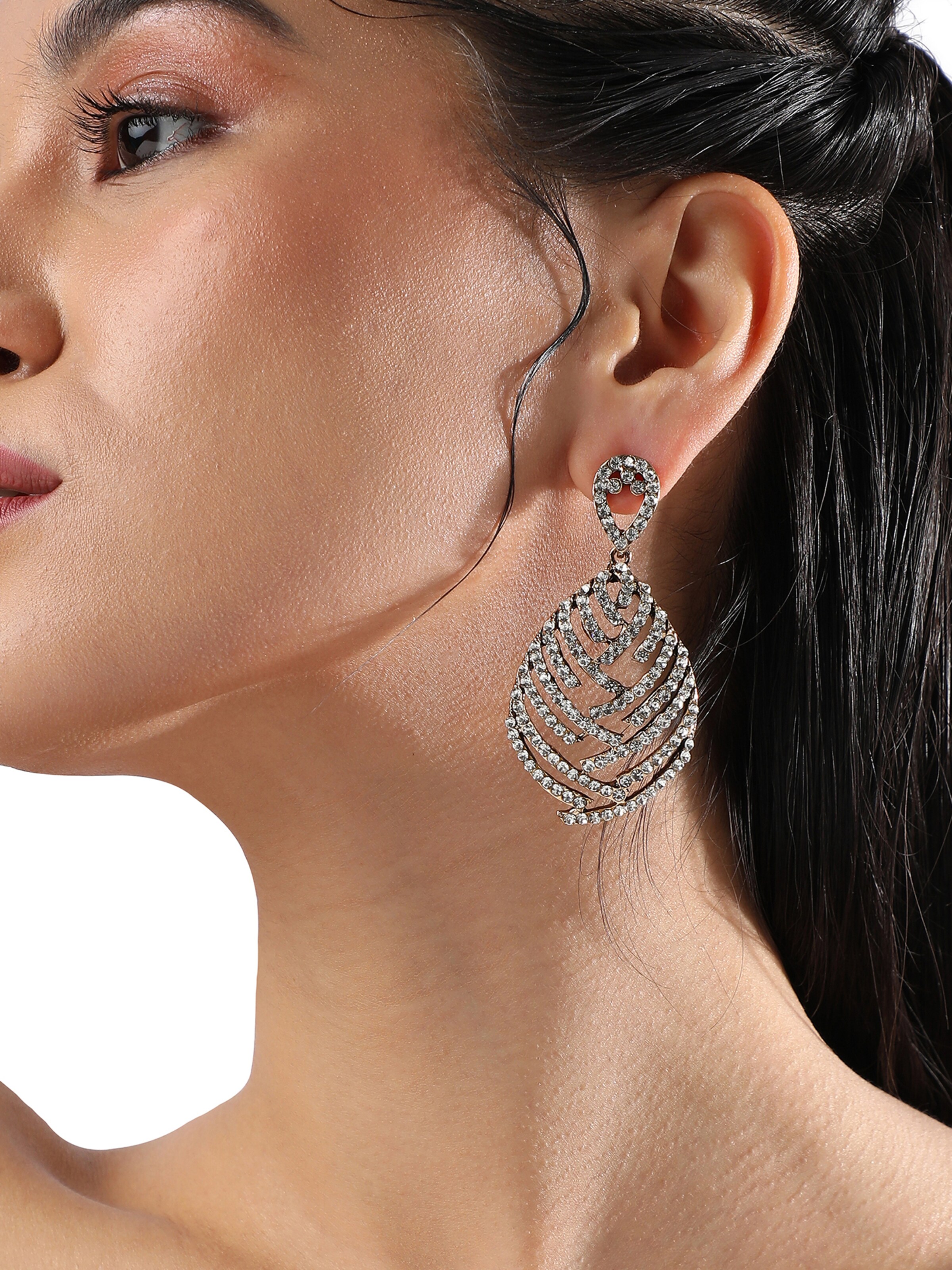 sidabrinė SOHI Auskarai ' Chetan ': priekis