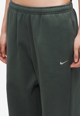 Nike Sportswear Tapered Trousers 'Studio Fleece' in Green
