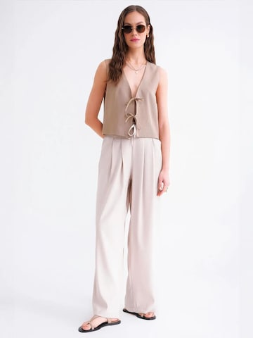 Wide leg Pantaloni con pieghe di MixRay in beige